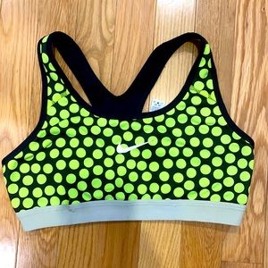 NIKE sports bra size M